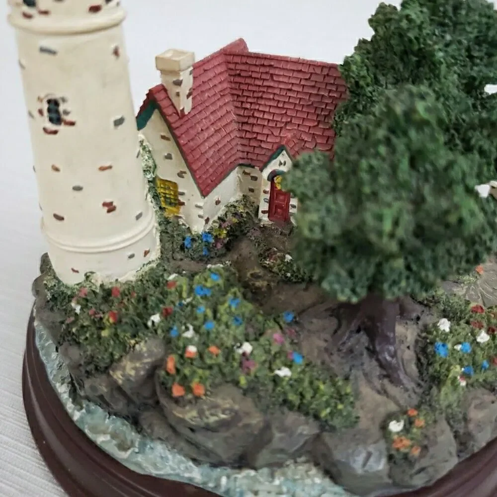 Thomas Kinkade Beacon of Hope Seaside Memories Lighted Lighthouse Figurine